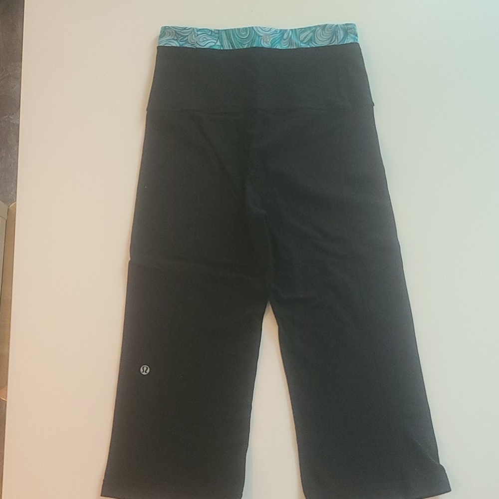 Lululemon capris - Picture 2 of 4